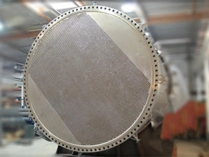 เครื่องแลกเปลี่ยนความร้อนแบบเปลือกและท่อ (ไทเทเนียม)