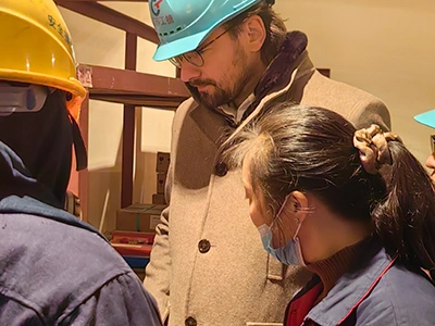 การตรวจสอบอุปกรณ์ที่ไซต์โดยลูกค้าชาวดัตช์